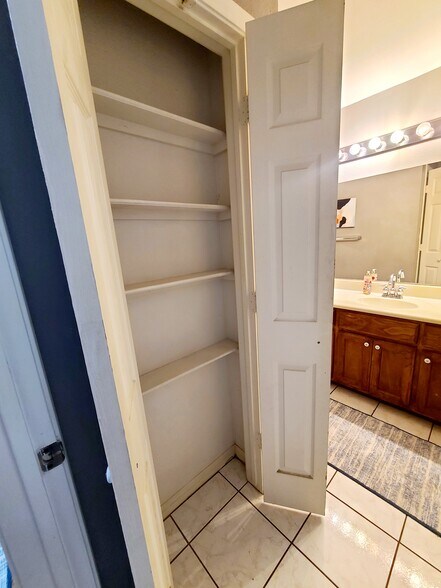 extra storage in guest bathroom - 1607 North 15th A Street
