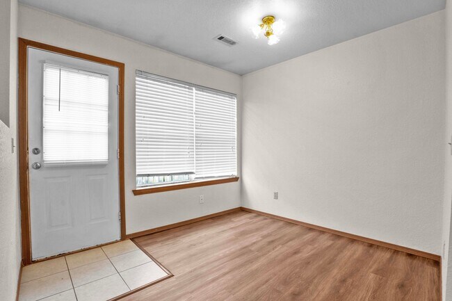 Building Photo - 1462-1462 N Dawn Dr