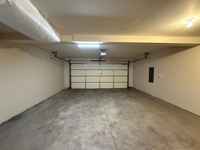 Building Photo - 612 S Chronicle Rd