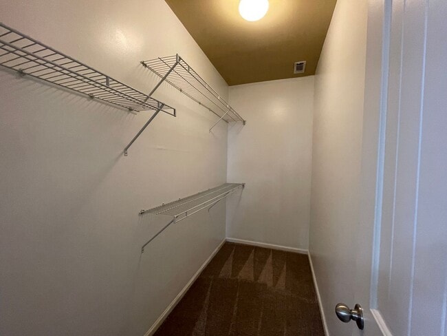 Building Photo - Low Maintenance, 2 Bedroom, 2 Bath Townhom...