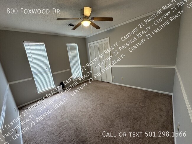 Building Photo - 800 Foxwood Dr