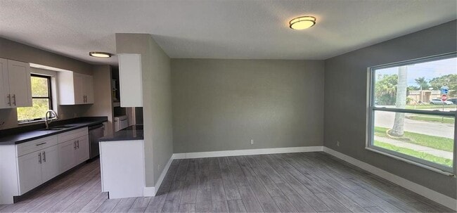 Building Photo - 541 E Virginia Ave