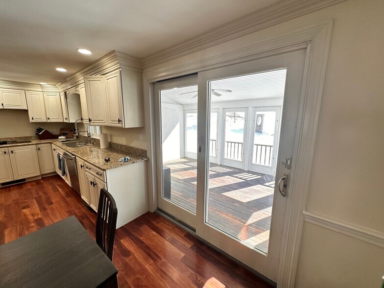 Sun porch - 53 Edinboro St