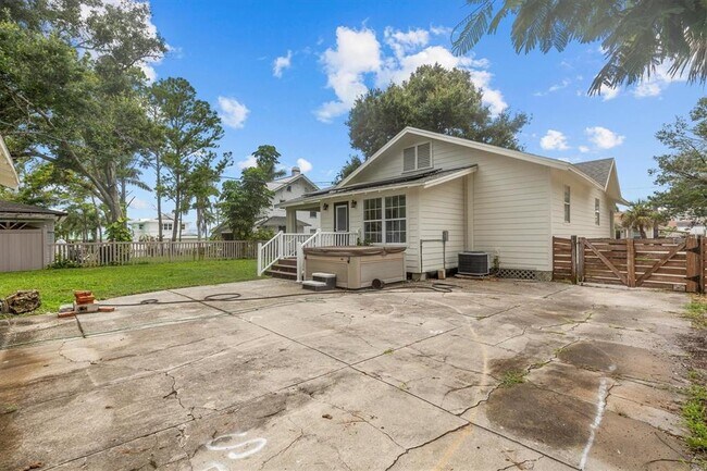 Building Photo - 309 Lebeau St