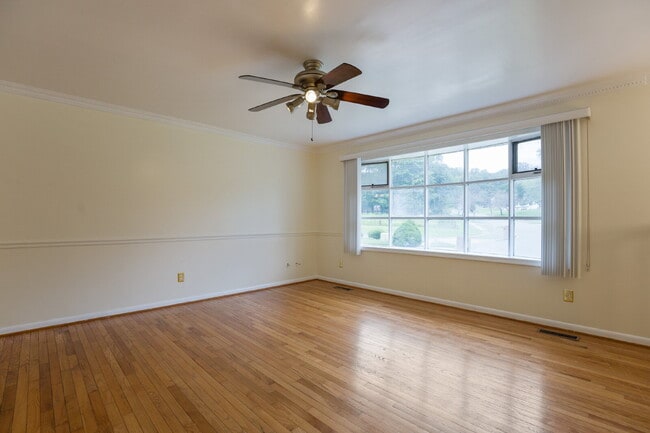 Building Photo - 2411 Old Gate Ct