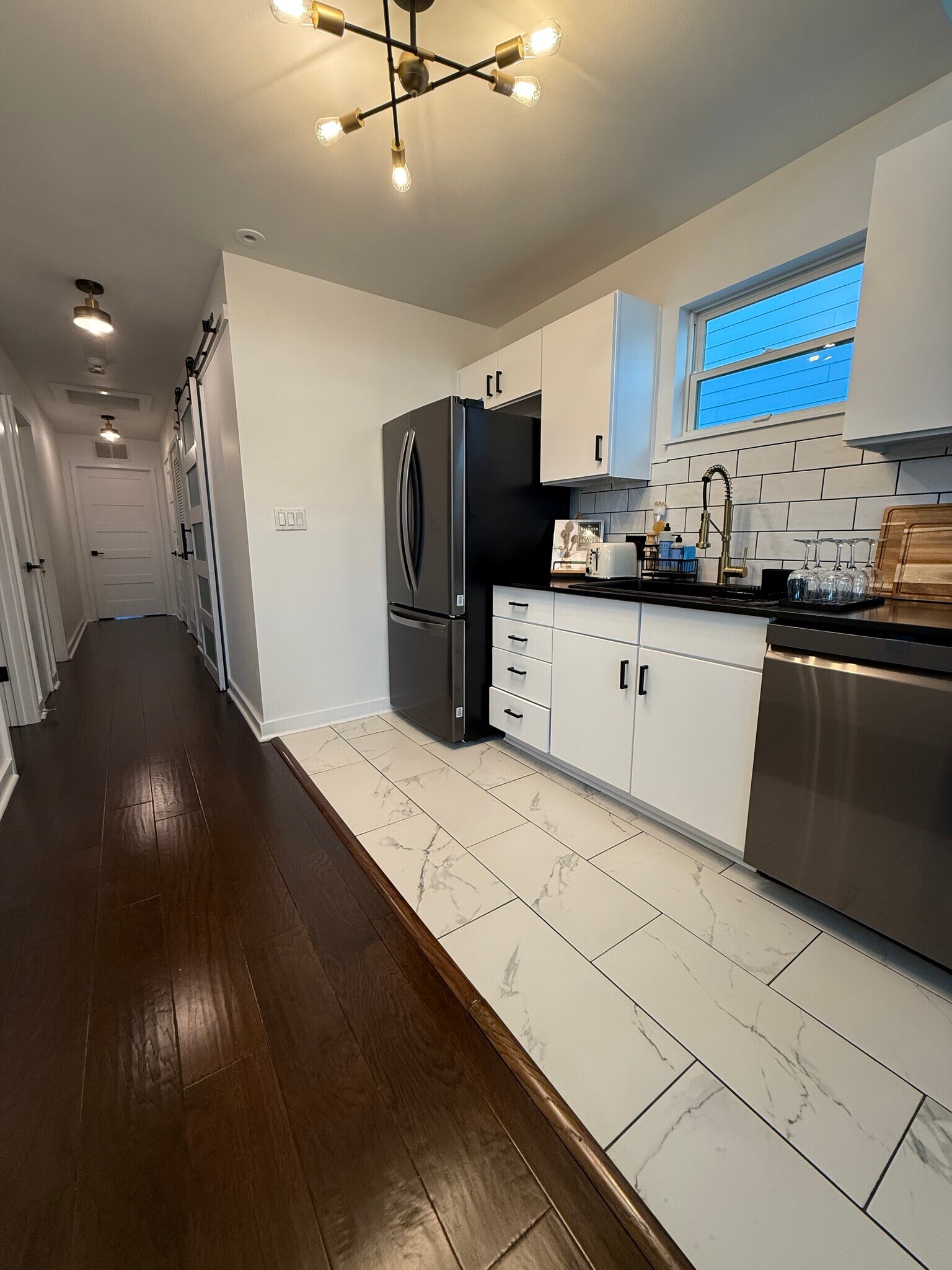 Kitchen - 1741 Jourdan Ave