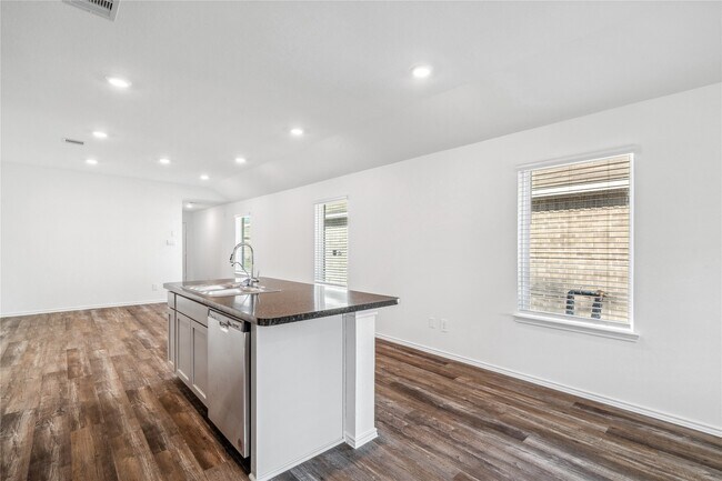 Building Photo - 5930 Hampton Vly Dr