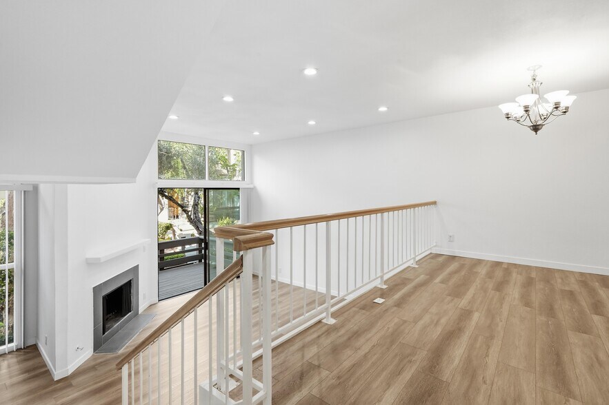 Building Photo - 9000 Vanalden Ave