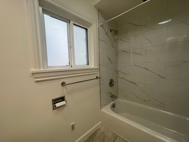 Building Photo - Gorgeous 3 Bedroom Home in Alameda.