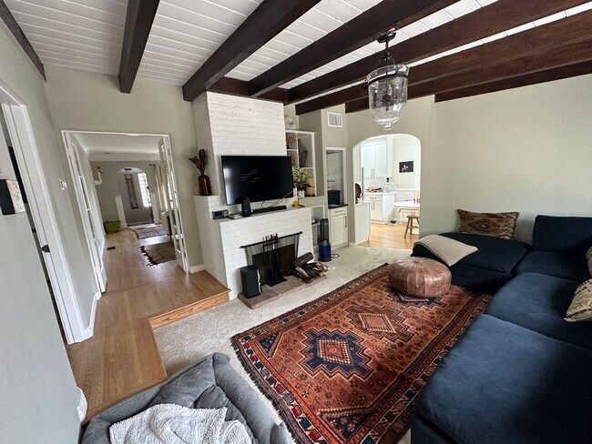 Building Photo - 1029 Chautauqua Blvd