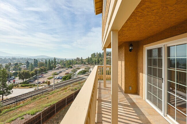 Building Photo - Spacious 4 Bed / 3 Bath Home in Desirable Nebo Hill – La Mesa (3,056 Sq Ft)