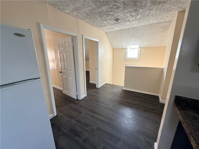 Building Photo - 41 Joslin St