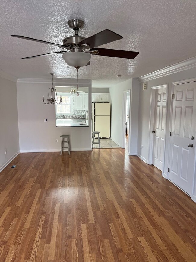 Building Photo - 2 bedroom/2.5 bath Condo Kingsport, TN