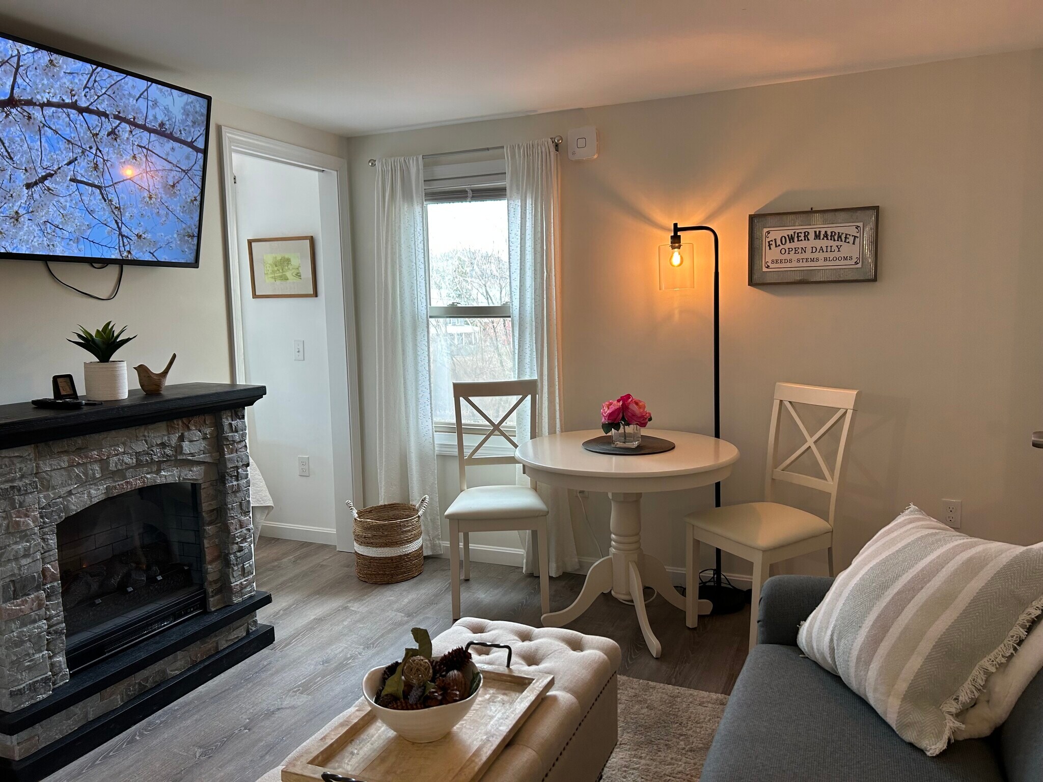 Building Photo - 64 Church St