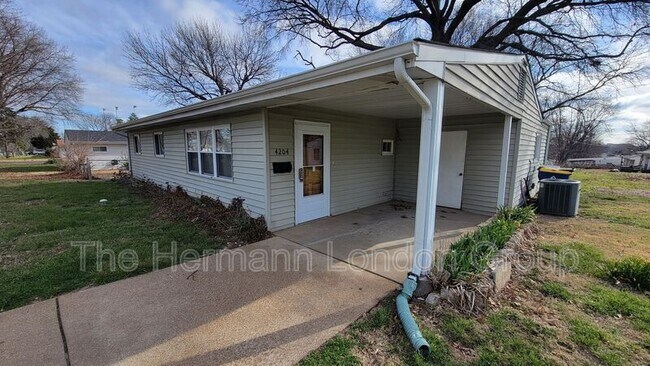 Building Photo - 4204 Beauty Ln