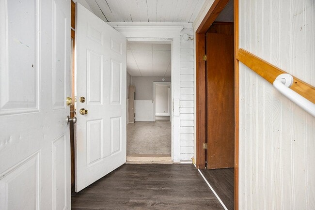 Building Photo - 121 S Clay St