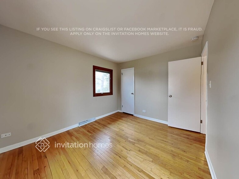 Building Photo - 1550 E Anderson Dr