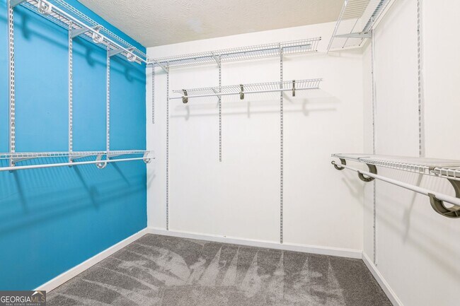 Building Photo - 690 Burnham Ridge