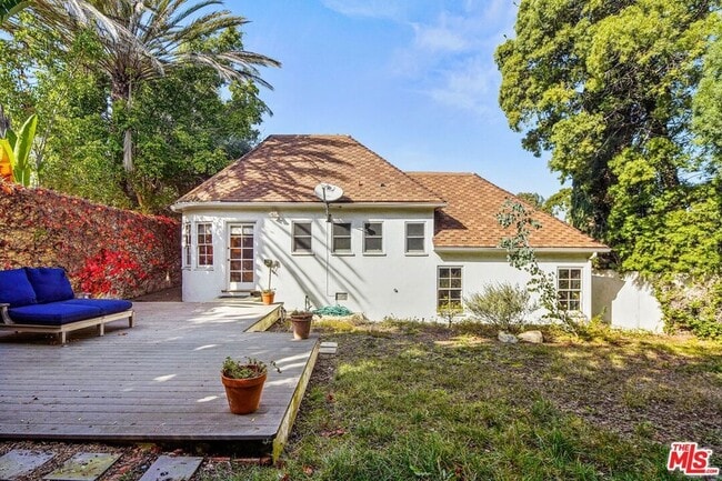 Building Photo - 10614 Le Conte Ave