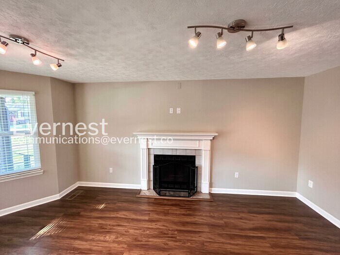 Building Photo - 608 Doral Pointe