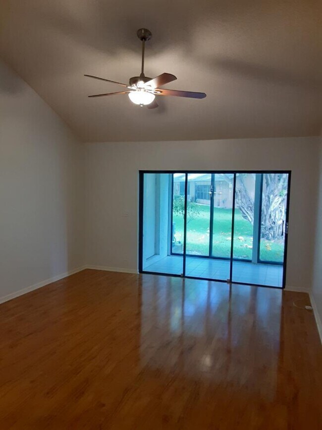 Building Photo - 10875 Lake Front Pl