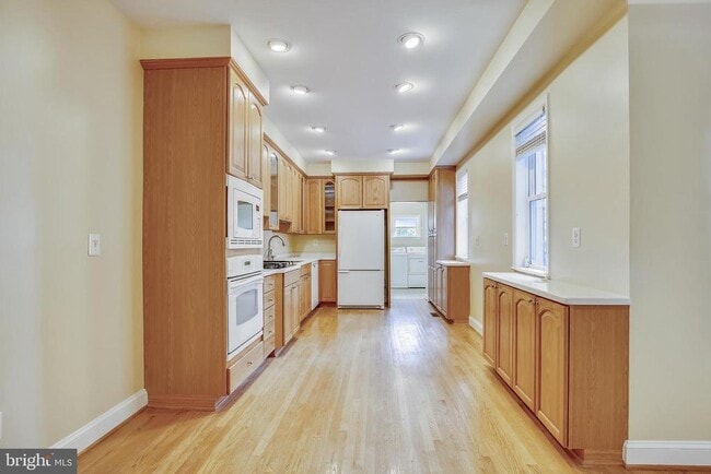 Building Photo - 119 N Peyton St