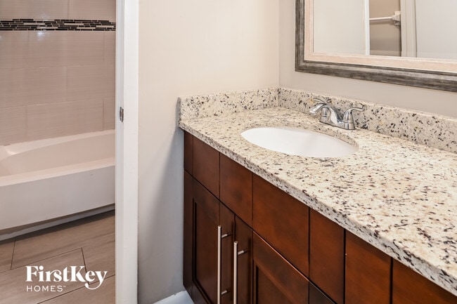 Building Photo - 6835 Candlewood Dr S