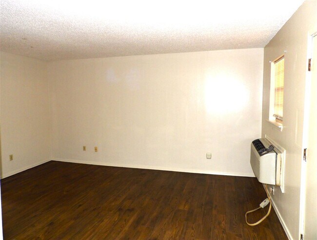 Building Photo - 1707 SW B Ave