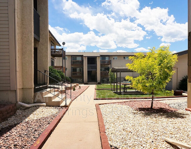 Building Photo - 5030 El Camino Dr