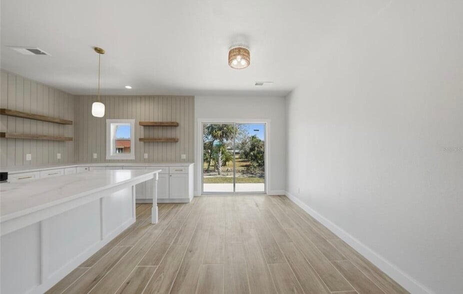 Building Photo - 3320 Palm Dr