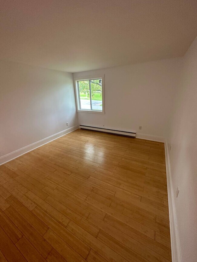 Building Photo - 356 Village Blvd N