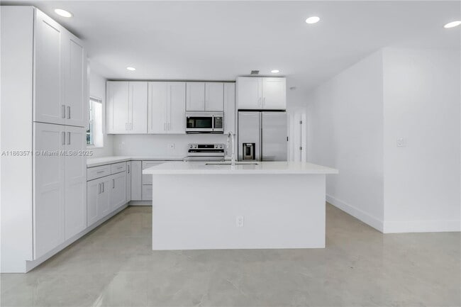 Building Photo - 1773 Lauderdale Manor Dr