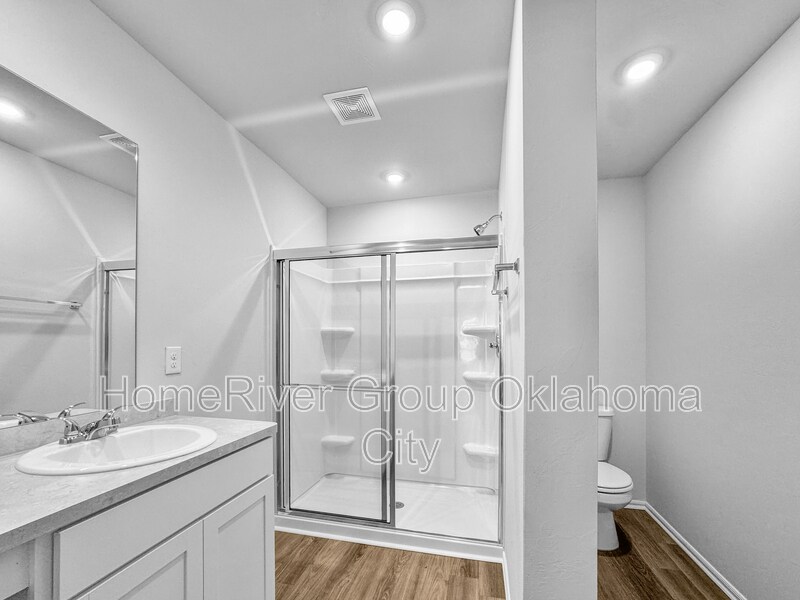 Building Photo - 1221 S Brk Dr