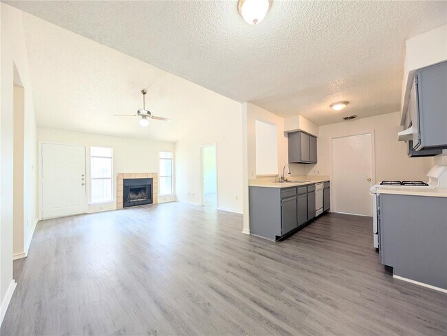 Building Photo - 2036 Redwing Way