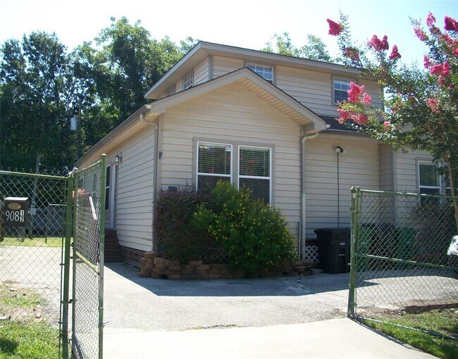 Building Photo - 908 Enid St