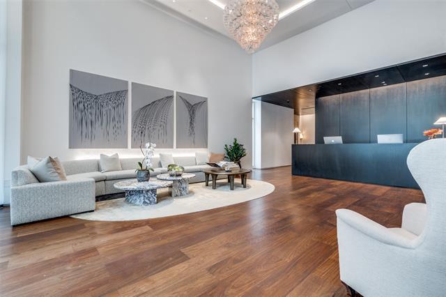 Building Photo - 2408 Victory Park Ln