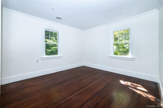 Building Photo - 162 Rockingstone Ave