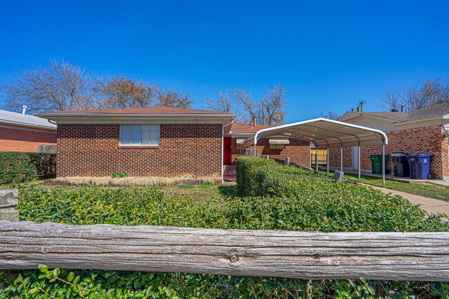 Building Photo - 4 Bedroom 1.5 Bath Home Near I-240 and I-3...