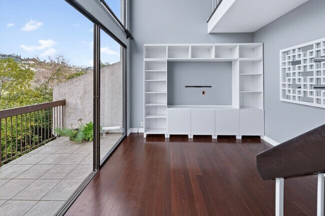 Building Photo - Stunning 1B/1.5BA Condo in Carlsbad w/ Golf Course Views!