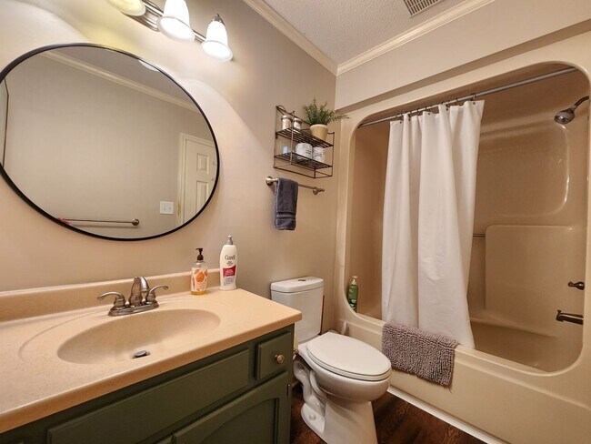 Building Photo - 3232 Fairoaks Dr
