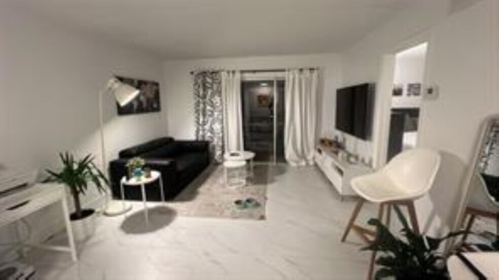 Building Photo - 2970 NE 16th Ave