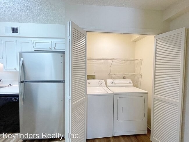 Building Photo - 1 br, 1.5 bath House - 5110 Butter Creek L...