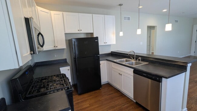 Building Photo - 821 Lake St