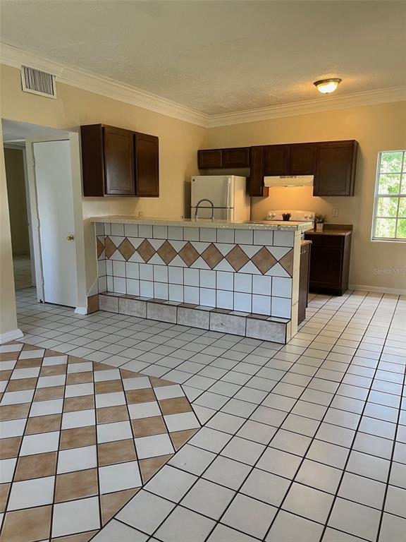 Building Photo - 127 Country Club Dr