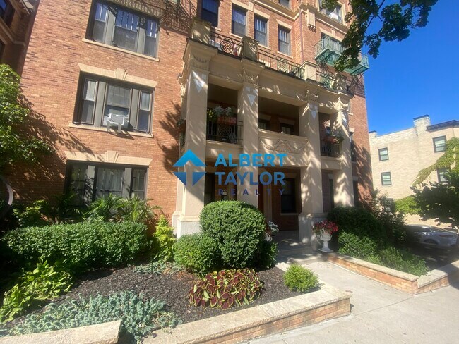 Building Photo - 460 Park Dr