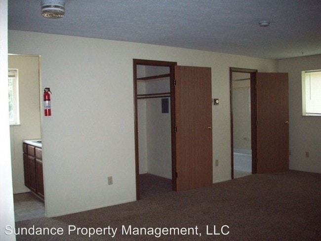 Building Photo - 216 E Sycamore St