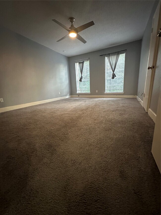 Building Photo - 2515 Oak Hill Dr