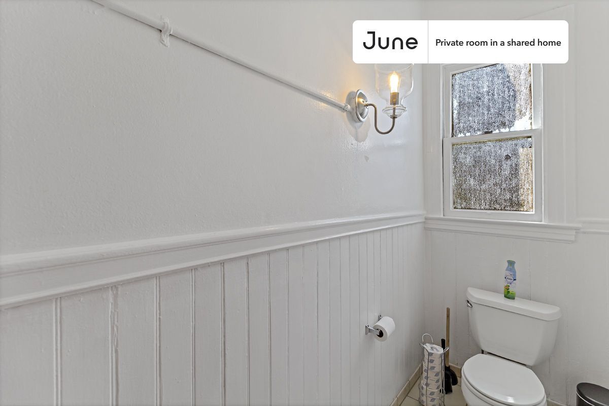 Building Photo - Room in Shared 4 bed/1.5 bath home