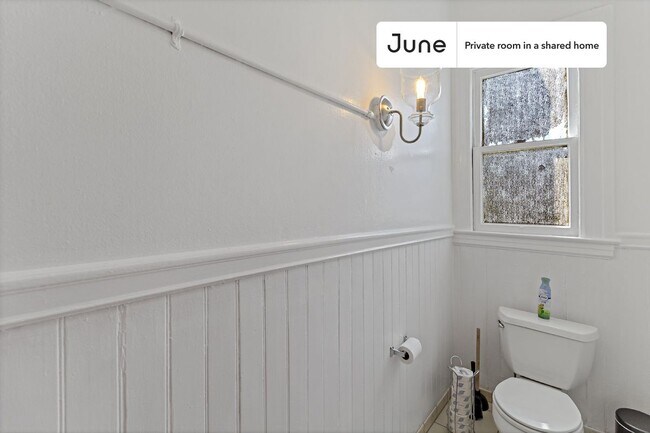 Building Photo - Room in Shared 4 bed/1.5 bath home