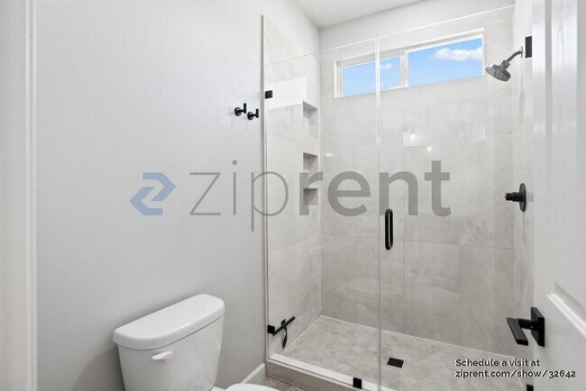 Building Photo - 634 Elderberry Dr